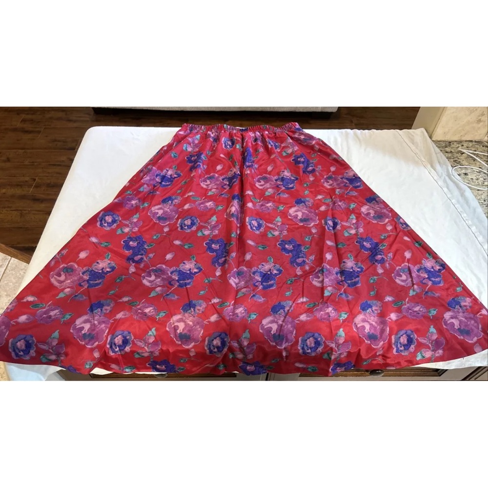 VINTAGE Leslie Fay RED WITH PURPLE FLORAL  PRINT  Gathered Pleated FLORAL LONG